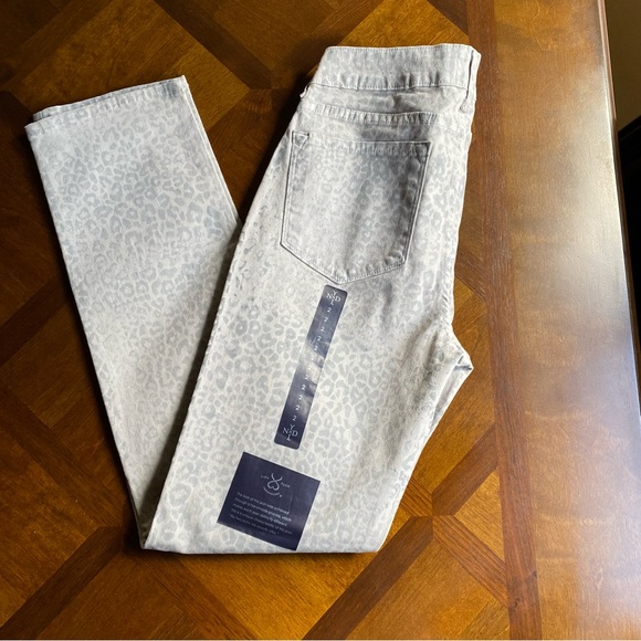 NYDJ leopard print jeans NWT - Picture 2 of 6